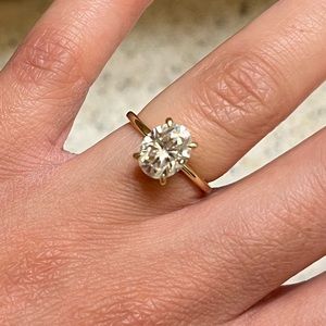 14K SOLID GOLD - 2 CARAT OVAL MOISSANITE ENGAGEMENT RING 💍✨